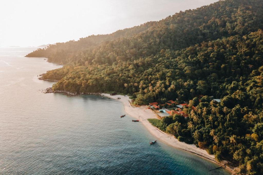 Adang Island Resort photo 1