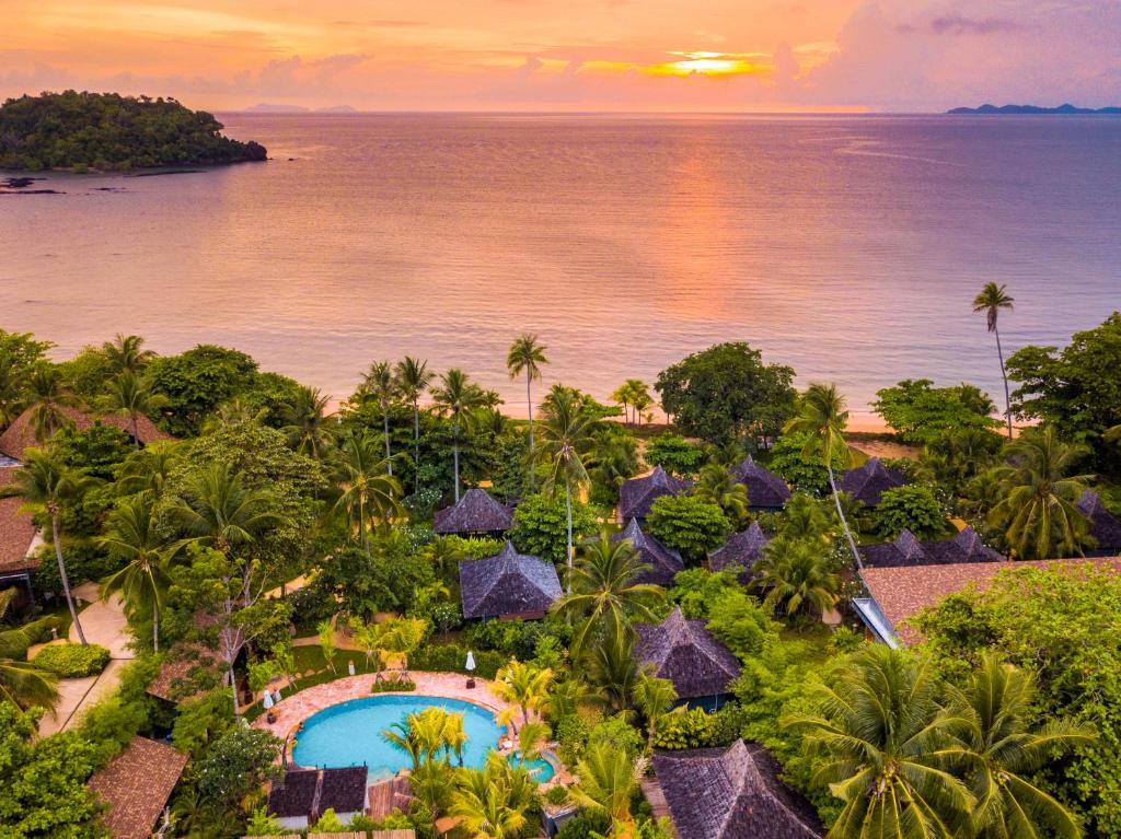 Andalay Beach Resort photo 1