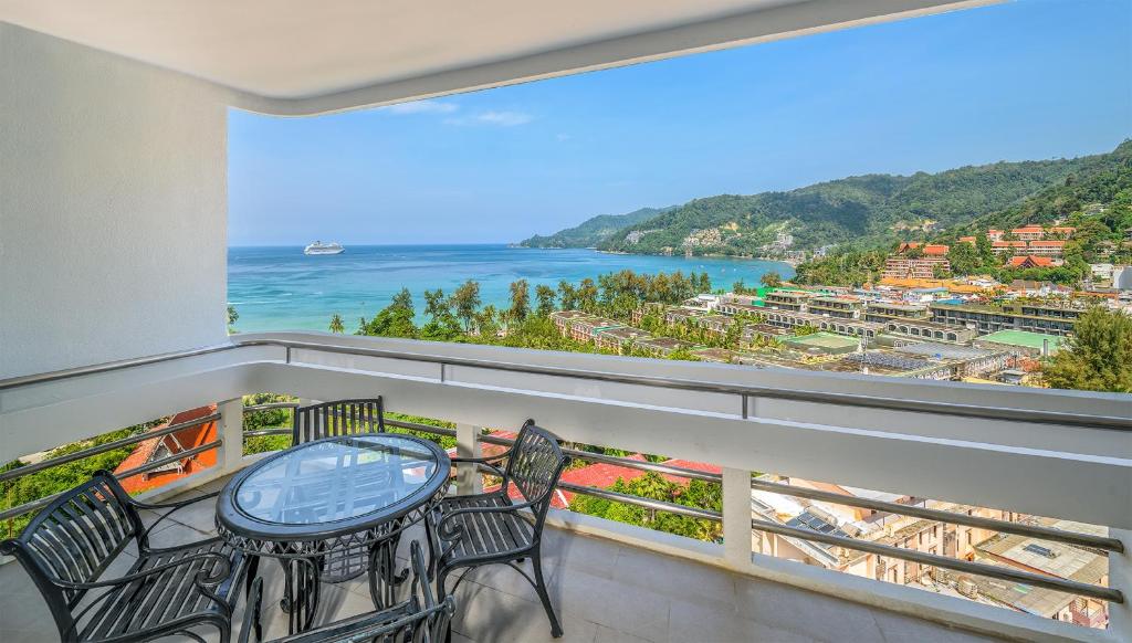 Andaman Beach Suites Hotel, Patong Phuket photo 5