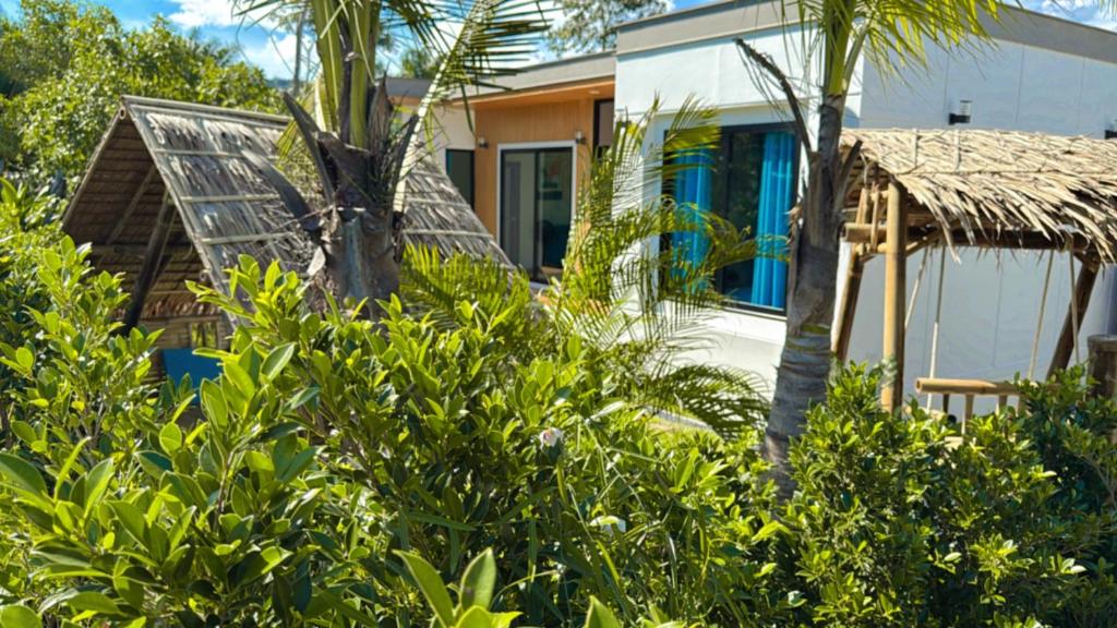 Ao Nang Escapes Tropical Villas & Studios photo 3