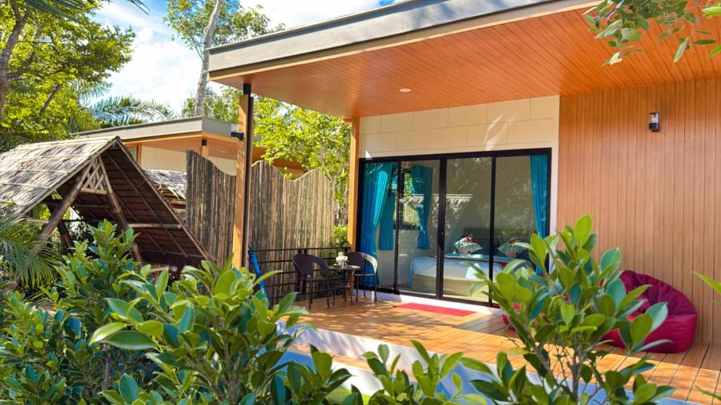 Ao Nang Escapes Tropical Villas & Studios photo 4