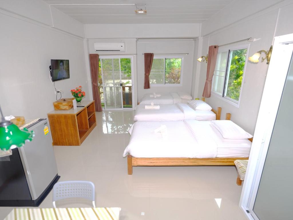 Baan Bangrak Residence photo 2