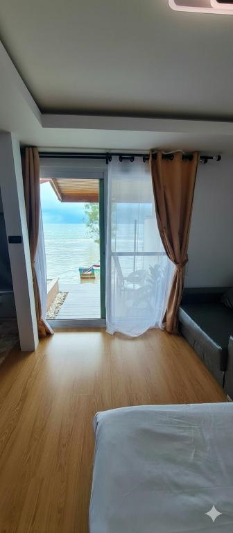 Baan huaruea homestay