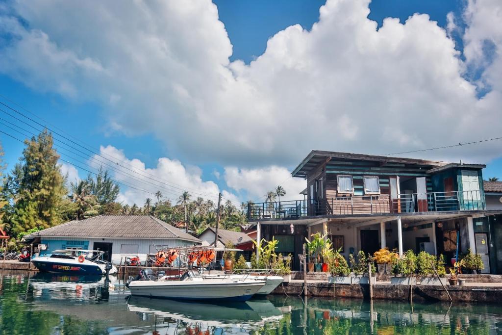 Baan Rabieng Talay Homestayบ้านระเบียงทะเล โฮมสเตย์เกาะกูด photo 3