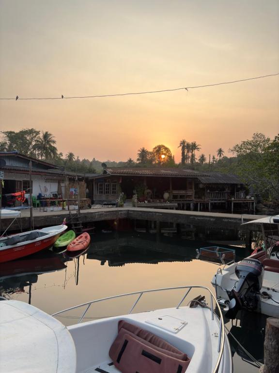 Baan Rabieng Talay Homestayบ้านระเบียงทะเล โฮมสเตย์เกาะกูด photo 5
