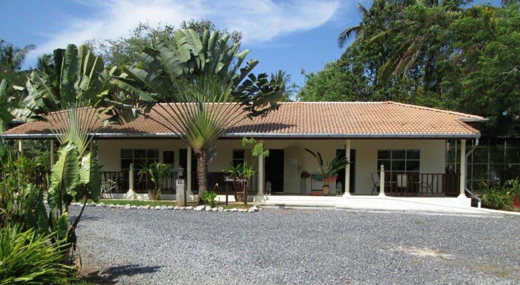 Baan Rim Tarn B&B