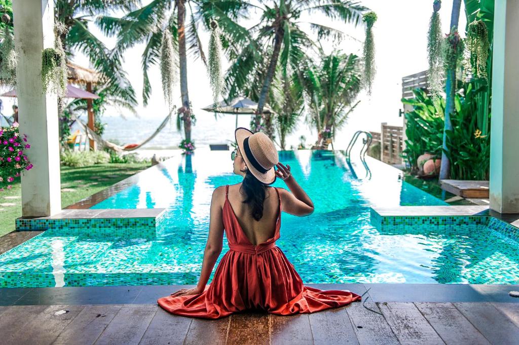 Baan SanSuk Pranburi - Beach Front & Pool Villa
