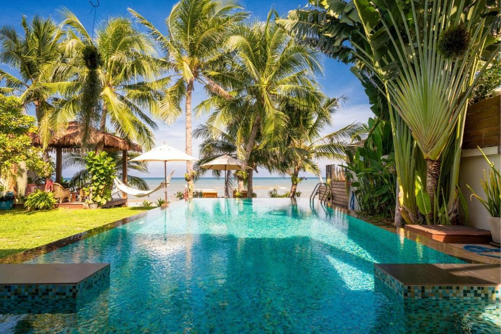 Baan SanSuk Pranburi - Beach Front & Pool Villa photo 2