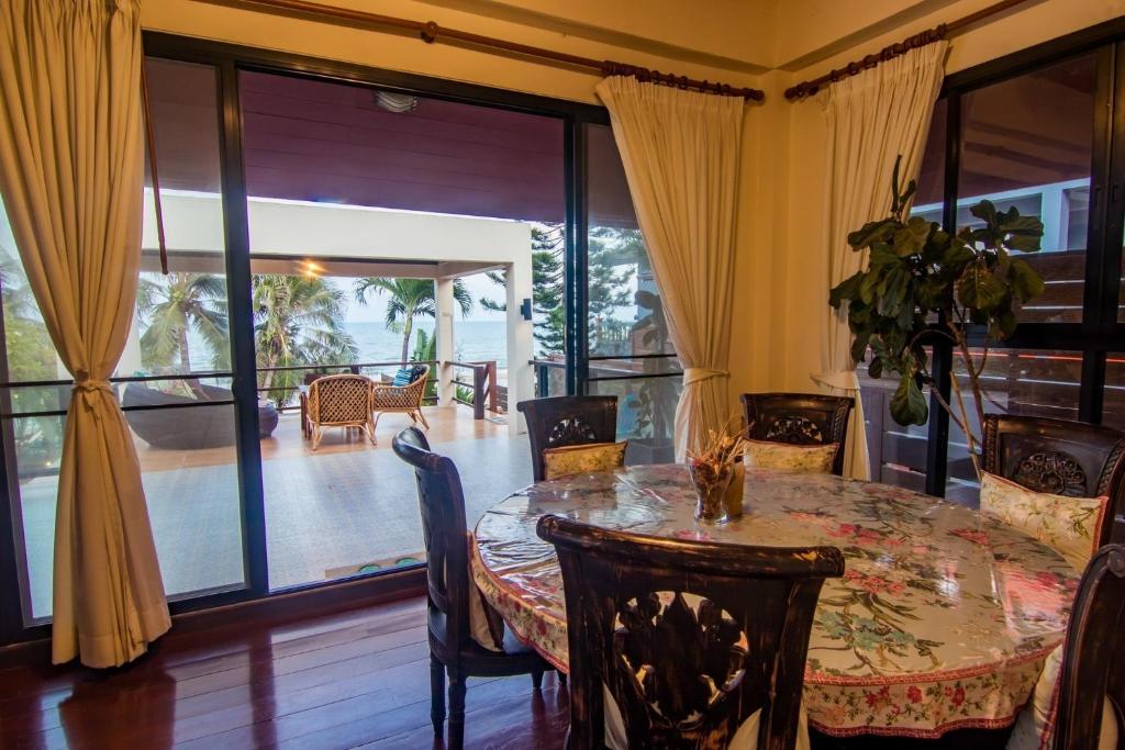 Baan SanSuk Pranburi - Beach Front & Pool Villa photo 3