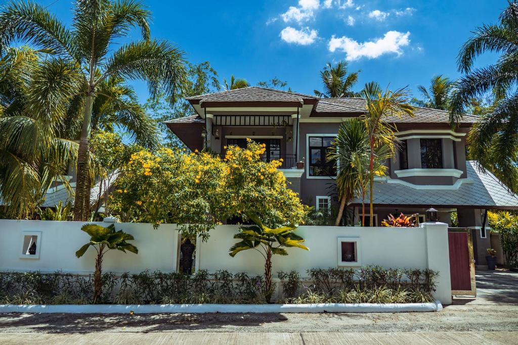 Baan Santhiya Private Pool Villas - Free Tuk-Tuk Service to the Beach! photo 4