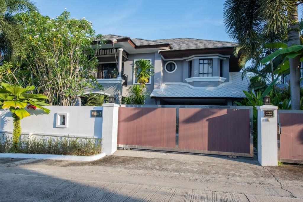 Baan Santhiya Private Pool Villas - Free Tuk-Tuk Service to the Beach! photo 5