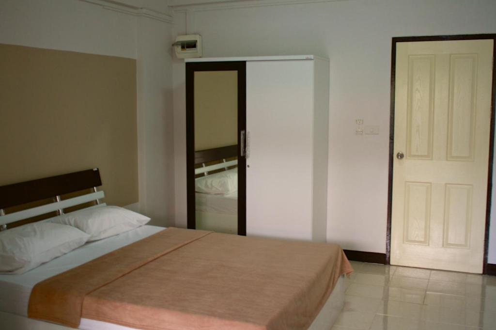 Baanbudsarin Apartment photo 5