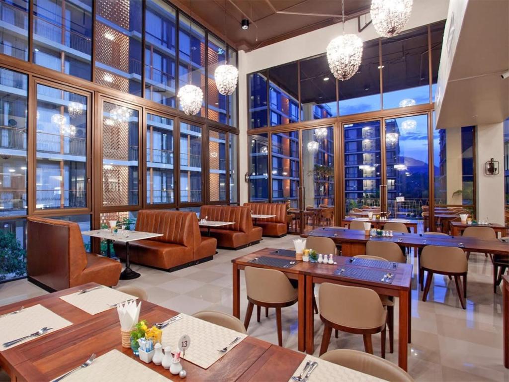 Balcony Courtyard Sriracha Hotel & Serviced Apartments photo 2