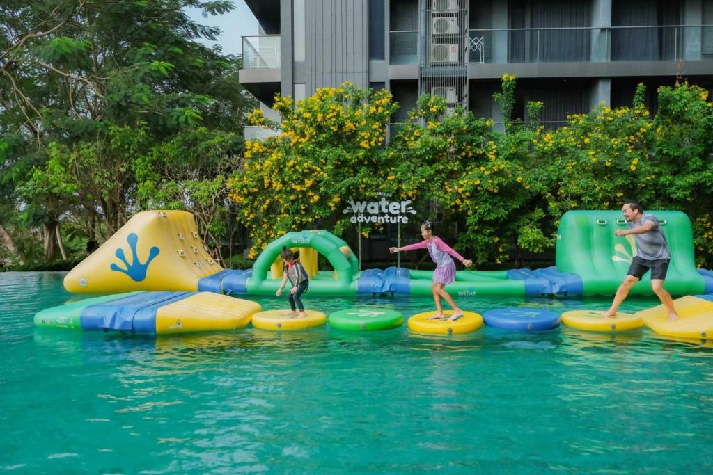 Balcony Seaside Sriracha Hotel & Serviced Apartments photo 2