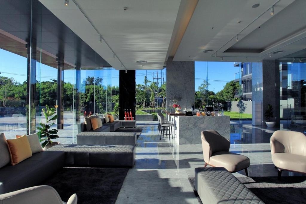 Balcony Seaside Sriracha Hotel & Serviced Apartments photo 4