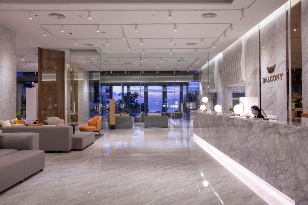 Balcony Seaside Sriracha Hotel & Serviced Apartments photo 5