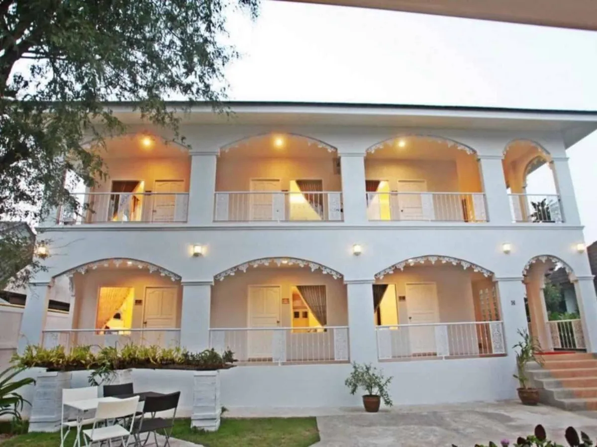 Banlomnow Hotel