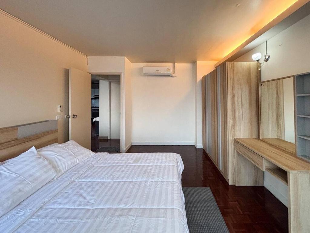 Bann-Kun Impact Muang Thong 2BR Condo Wi-Fi MRT Pink Near Airport DM