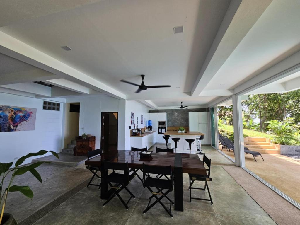 Beachfront villa in Rawai photo 5
