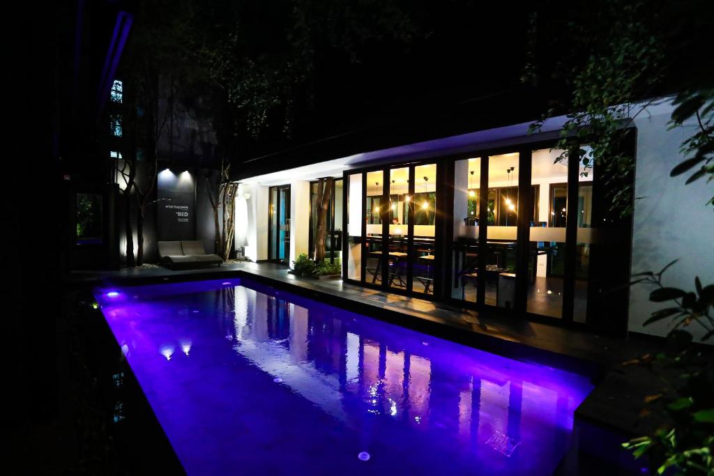 BED Phrasingh – Adult Only photo 4