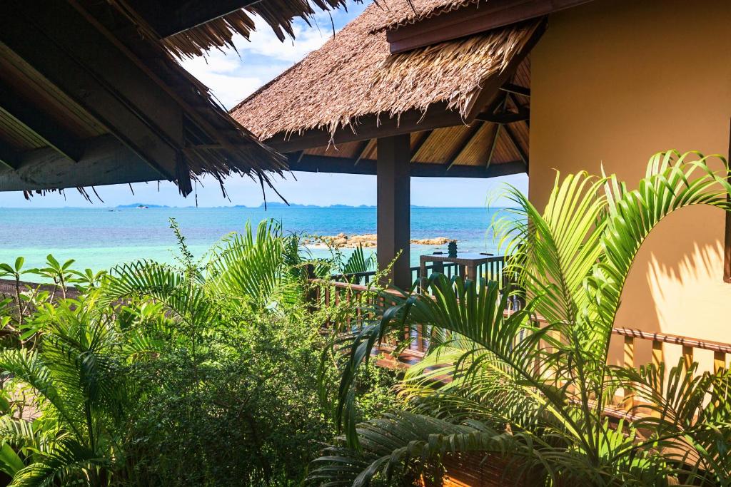Beyond the Blue Horizon Boutique Bungalows photo 5