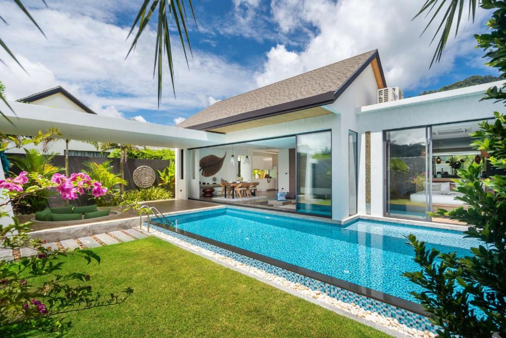 Blue Coral Luxury Villa - Tropical Modern Living