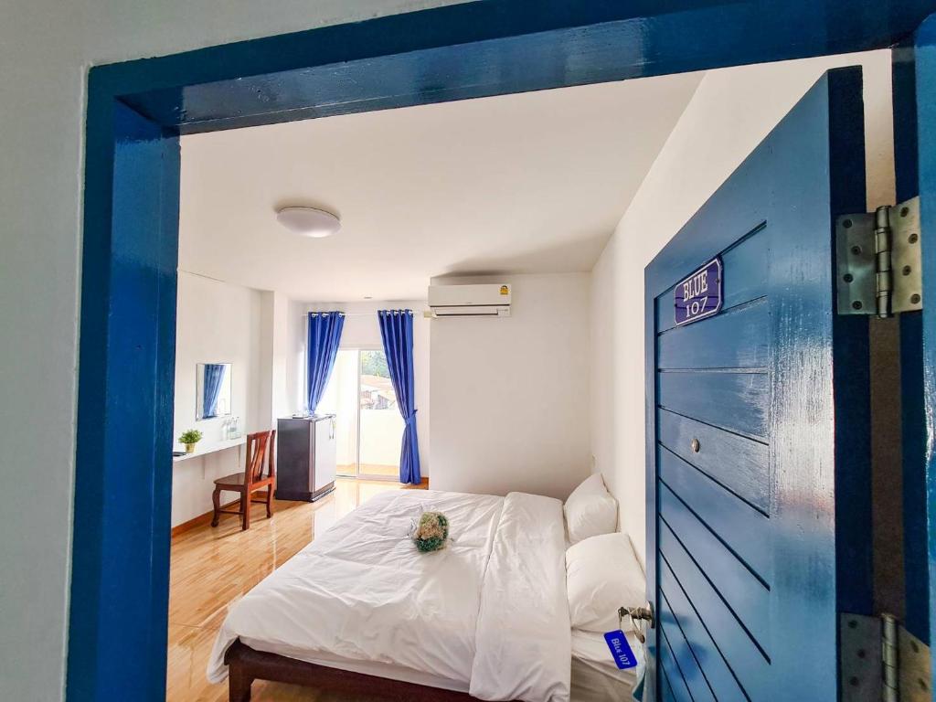 Blue House photo 4