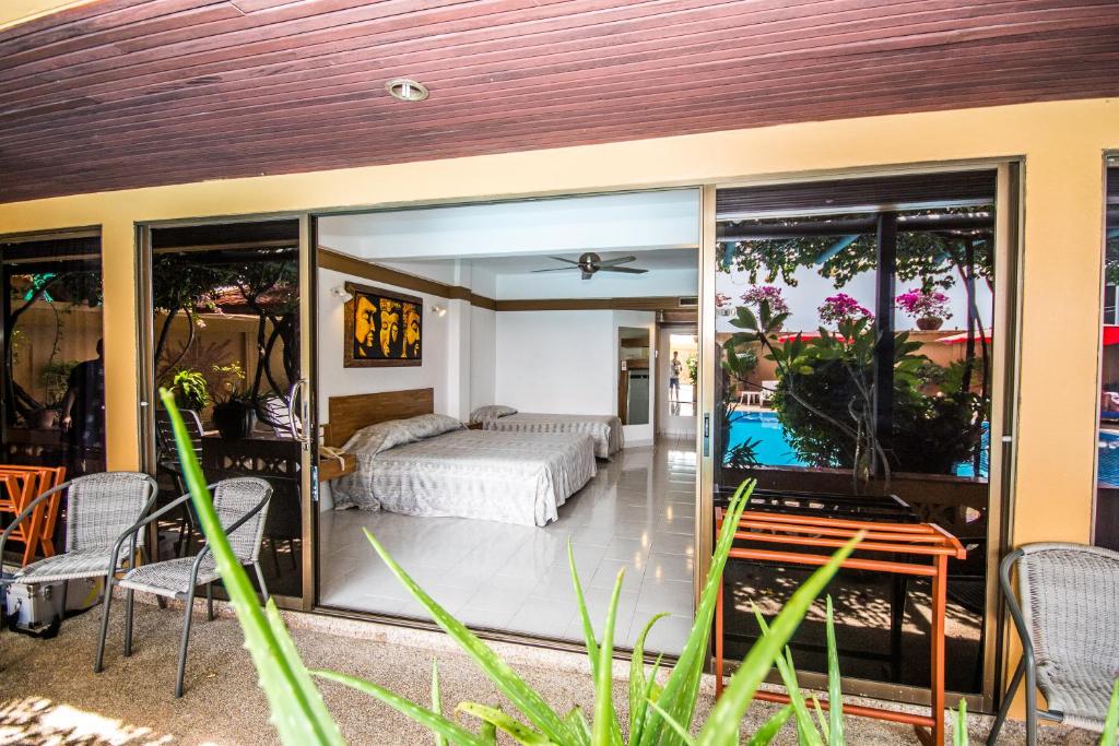 Bougainvillea Terrace House photo 2