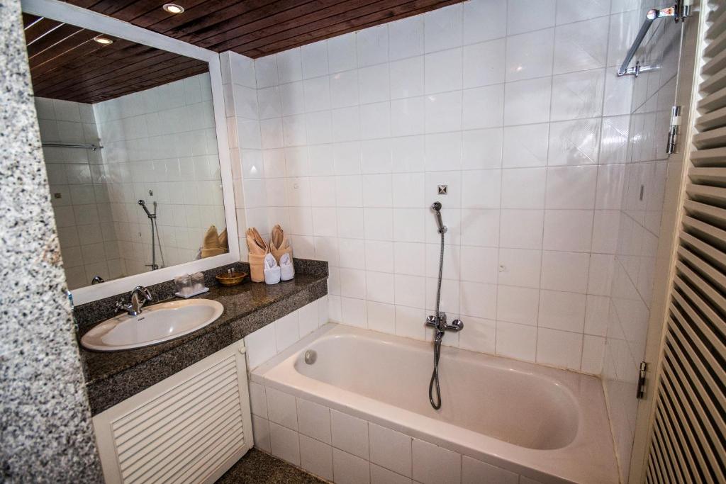 Bougainvillea Terrace House photo 5