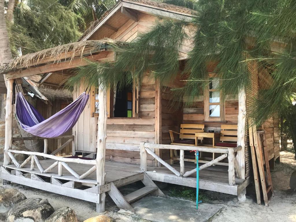 Castaway Beach Bungalows photo 2