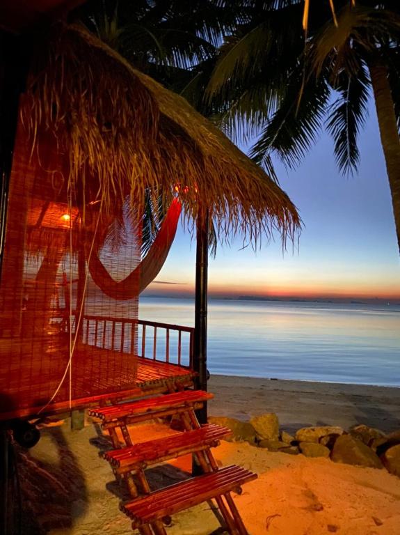 Castaway Beach Bungalows photo 3
