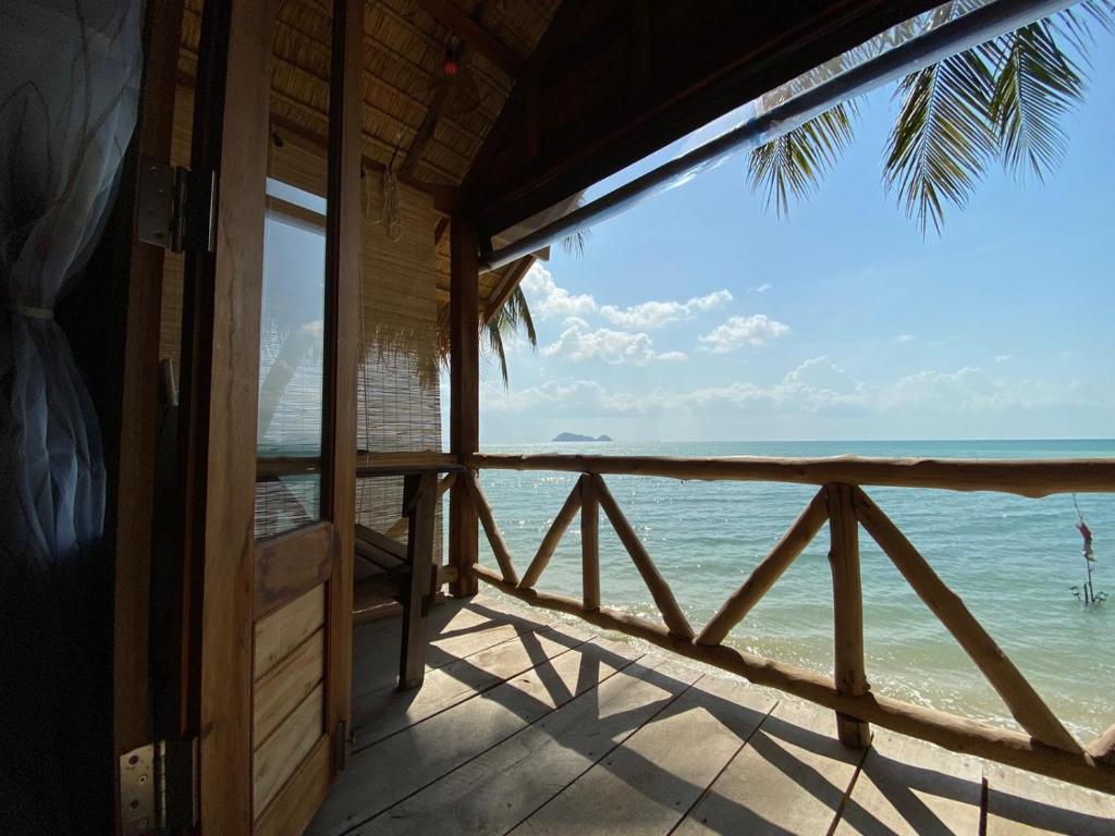 Castaway Beach Bungalows photo 4