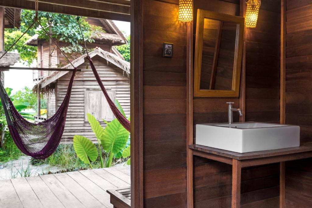 Castaway Resort Koh Lipe photo 2
