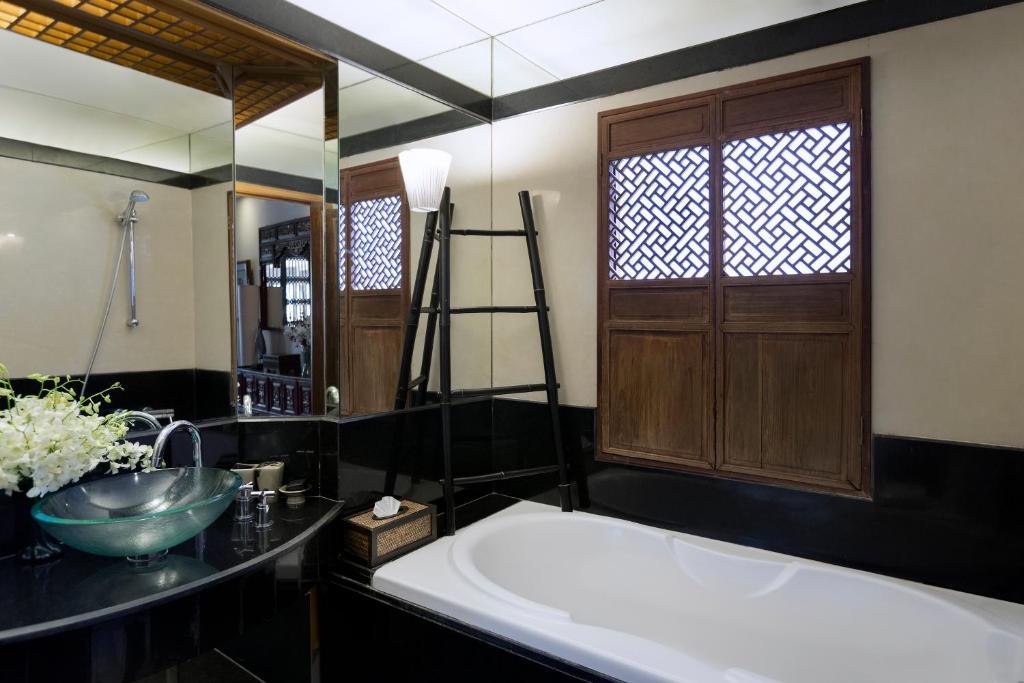 Chakrabongse Villas photo 3