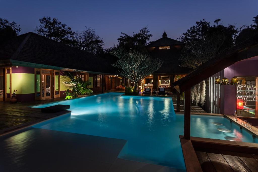 Chandra Residence photo 2