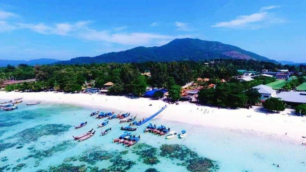 Charming Lipe Beach Resort photo 1