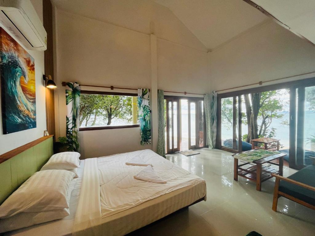 Chomjan Beach Resort photo 1