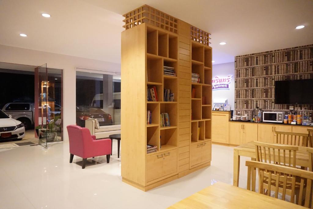Chompu Nakarin Apartment photo 2