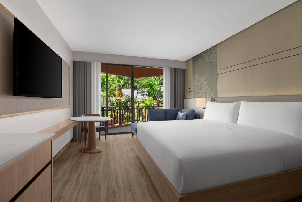 Courtyard by Marriott Phuket, Patong Beach Resort photo 2