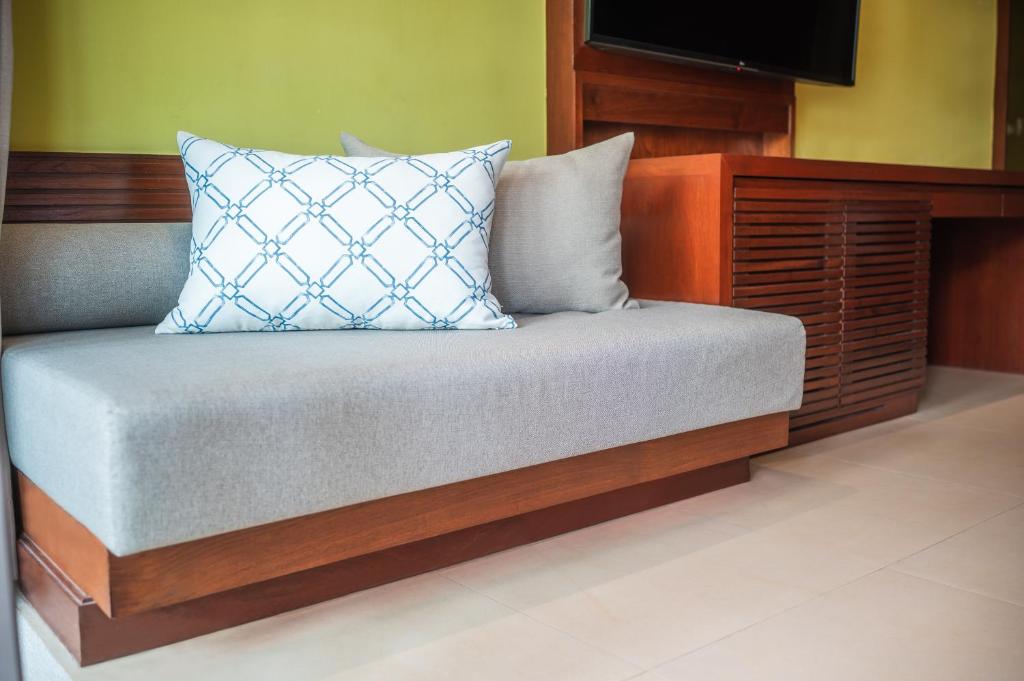 Courtyard by Marriott Phuket, Patong Beach Resort photo 3