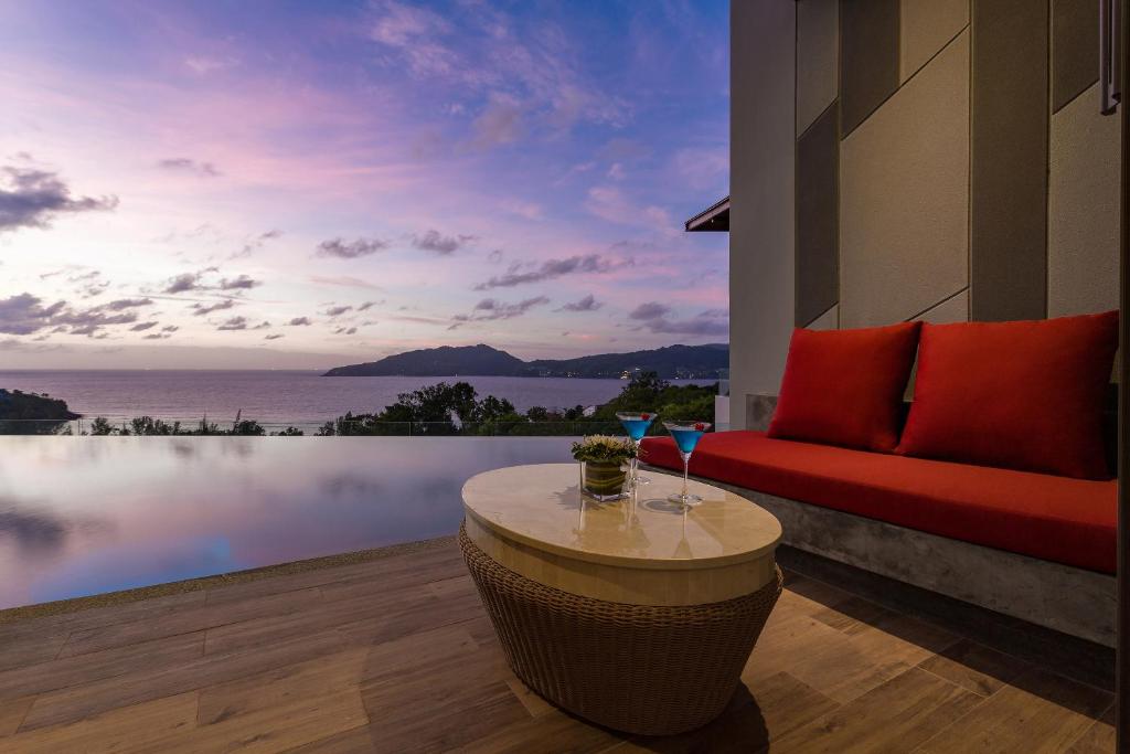 Crest Resort & Pool Villas