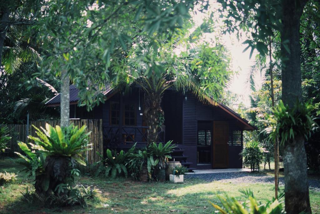Decoco Canal-side Homestay