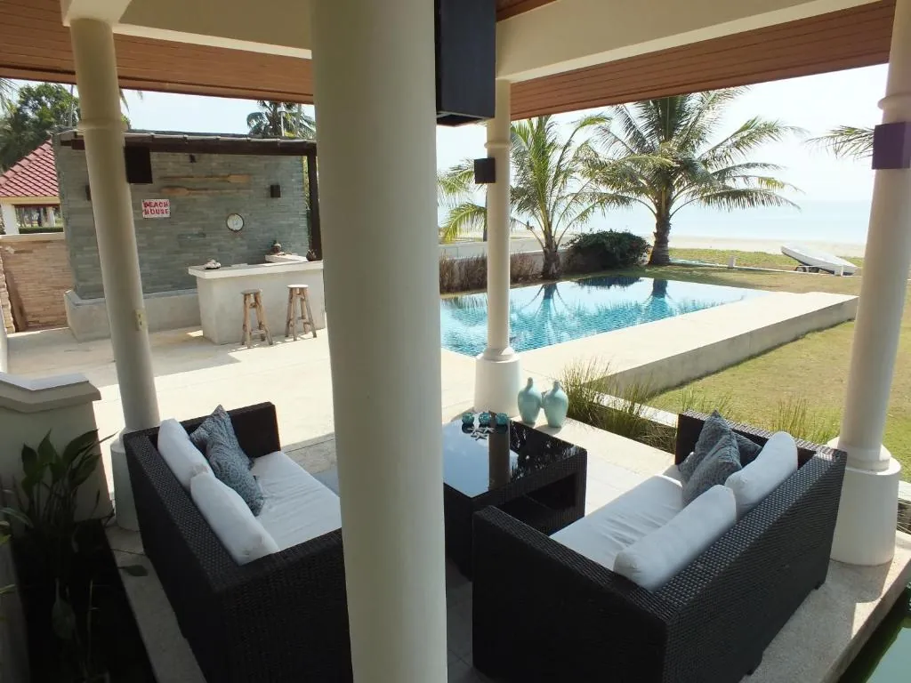 Driftwood Villa photo 2