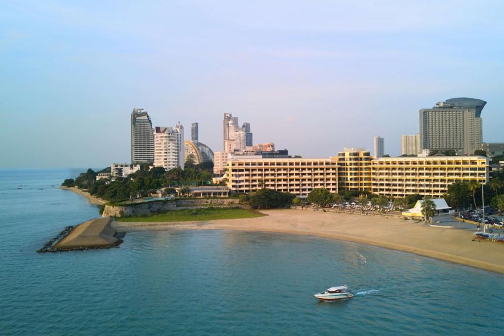 Dusit Thani Pattaya photo 2