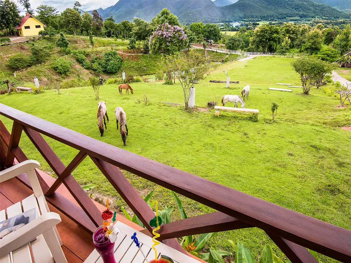 E-outfitting Pai Resort