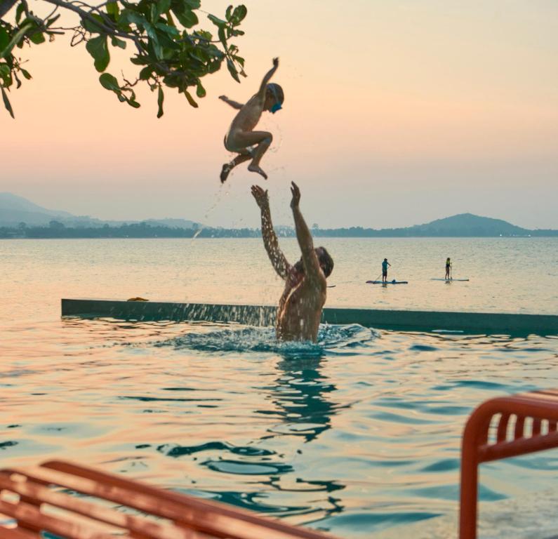 Escape Beach Resort photo 1