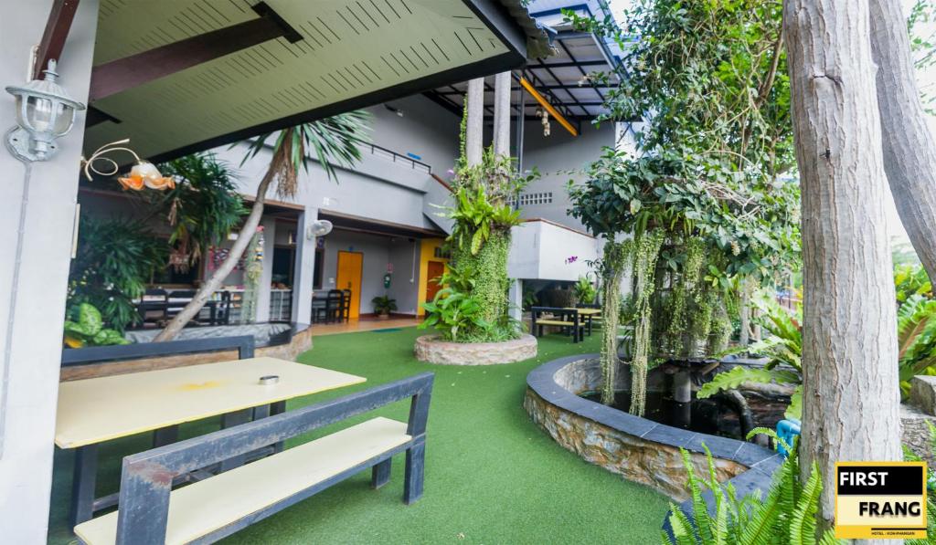 First and Frang Hotel photo 4