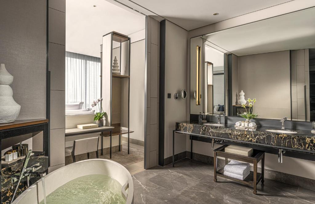 Four Seasons Hotel Bangkok at Chao Phraya River photo 2