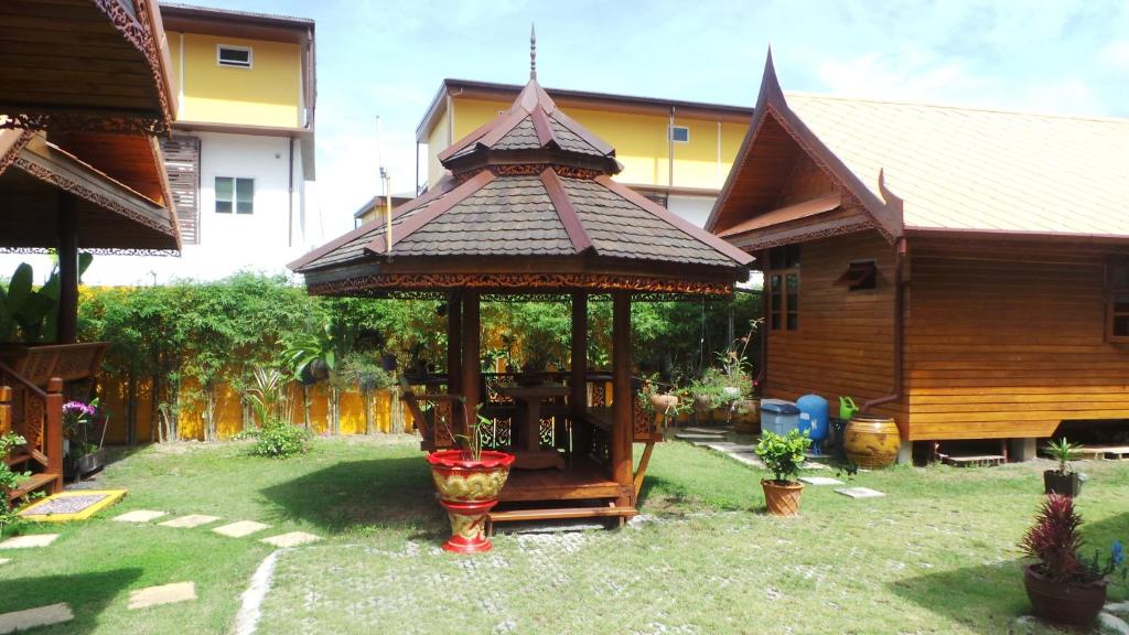 Golden Teak Resort Baan Sapparot photo 2
