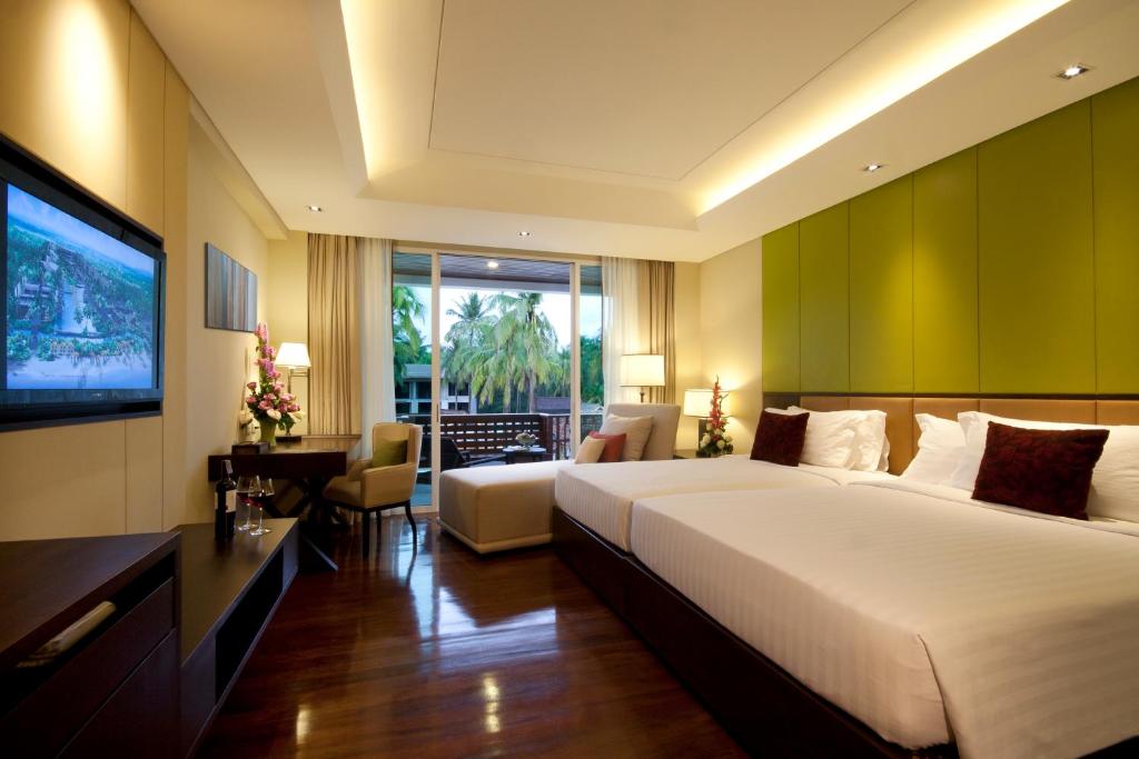 Graceland Khaolak Beach Resort photo 2